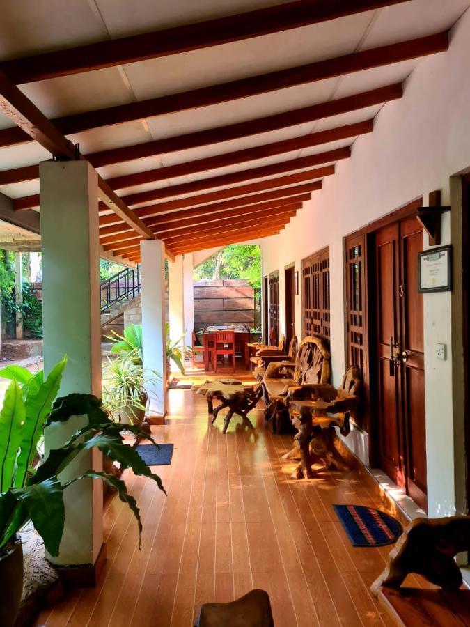 Habarana Dulwan Guest House Buitenkant foto