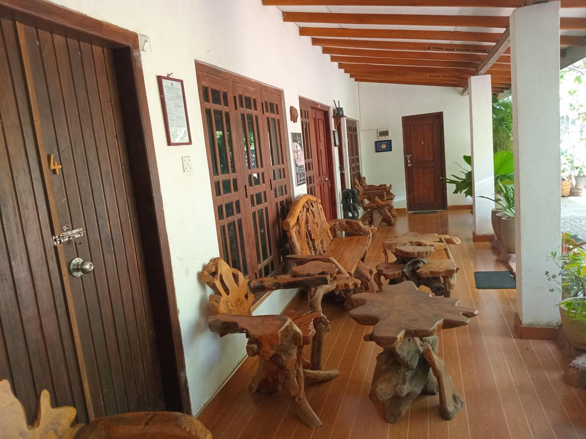Habarana Dulwan Guest House Buitenkant foto