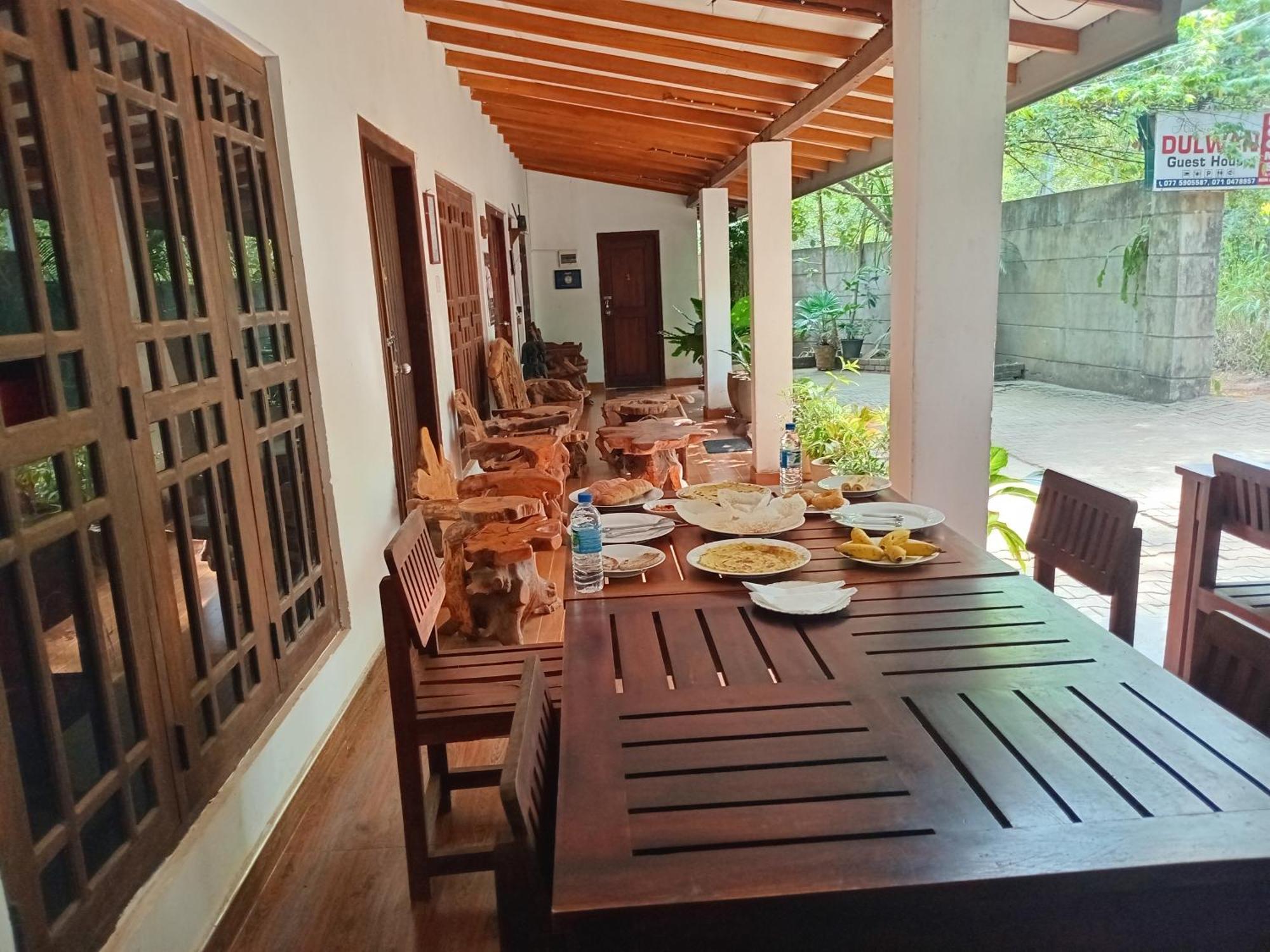 Habarana Dulwan Guest House Buitenkant foto