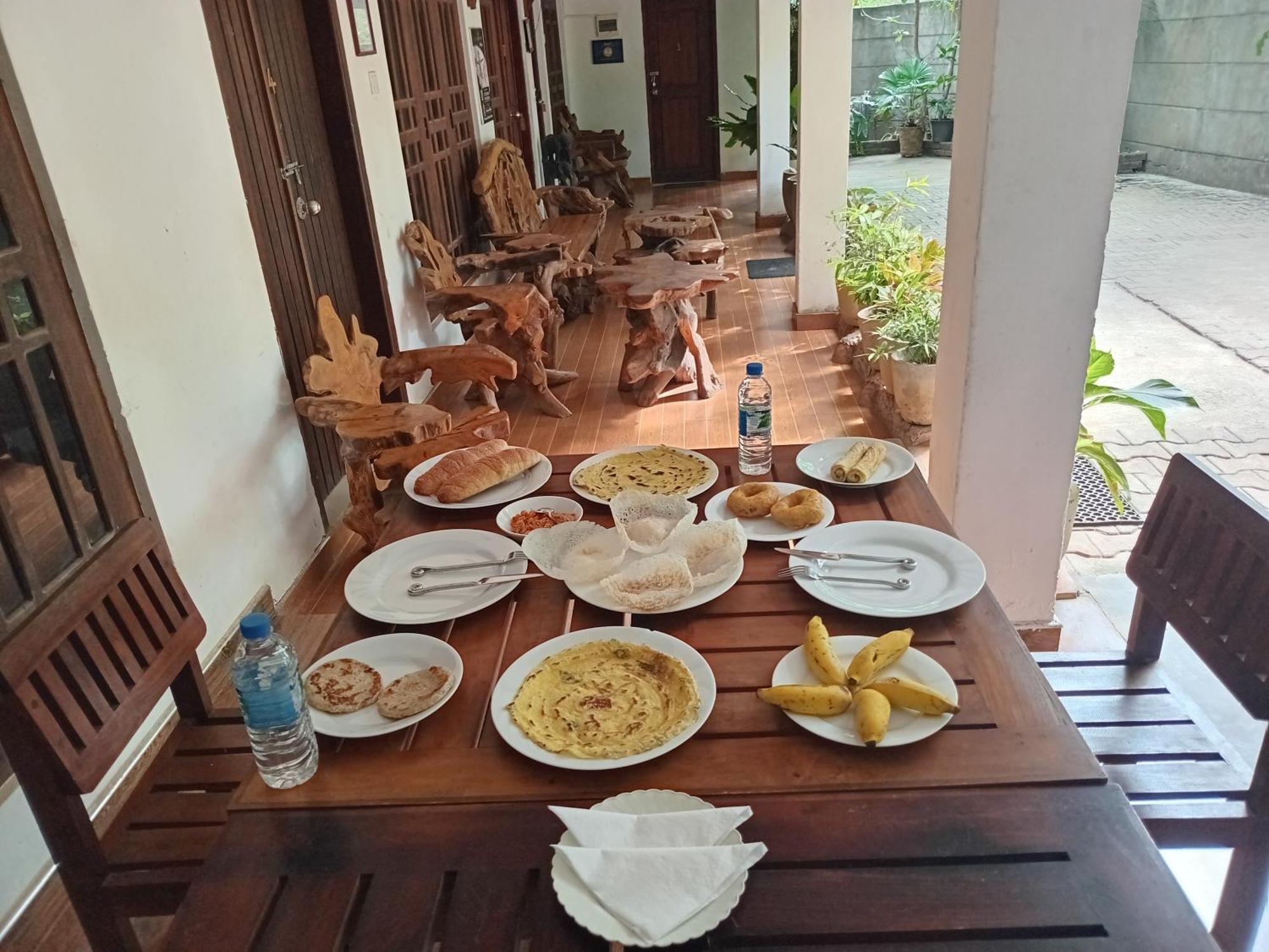 Habarana Dulwan Guest House Buitenkant foto