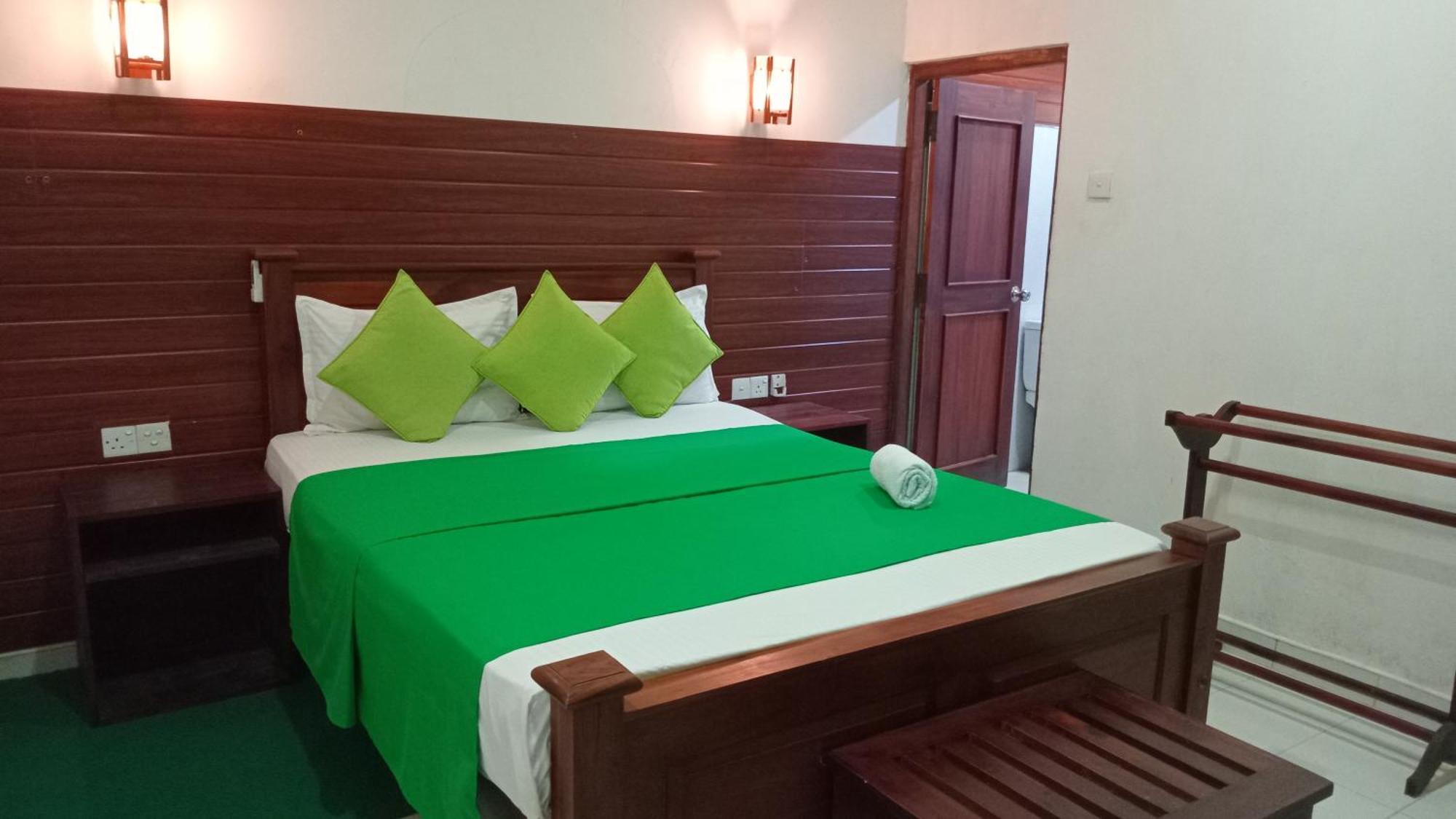Habarana Dulwan Guest House Buitenkant foto