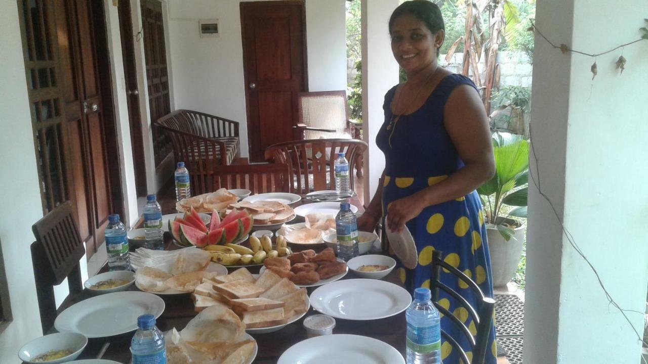 Habarana Dulwan Guest House Buitenkant foto