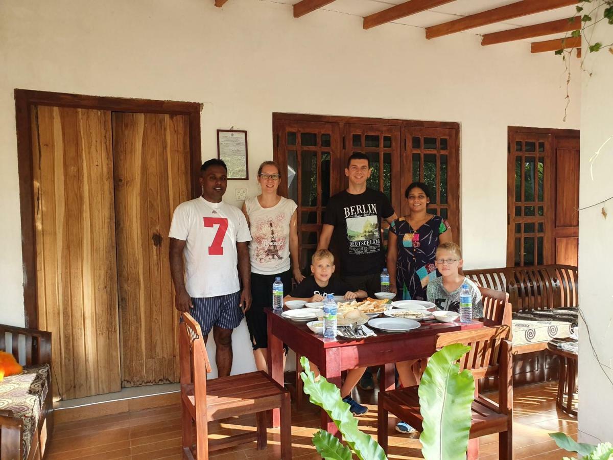 Habarana Dulwan Guest House Buitenkant foto